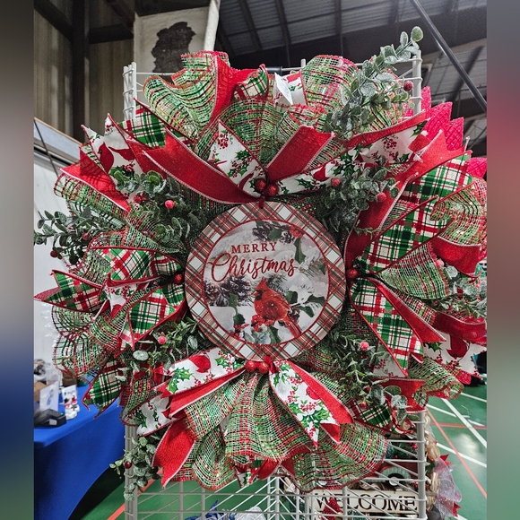 Cardinal Christmas wreath - Picture 1 of 3